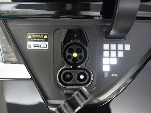 Used 2024 Hyundai Ioniq 5 Limited image 24