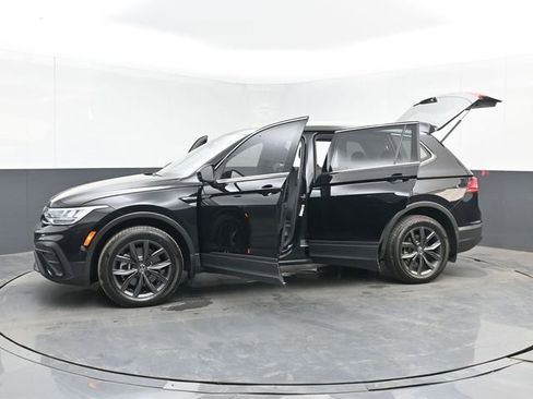 Used 2022 Volkswagen Tiguan SE AWD/4WD image 52