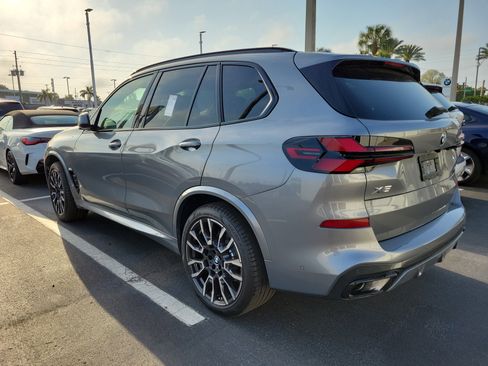 Used 2024 BMW X5 sDrive40i w/ M Sport Package image 4