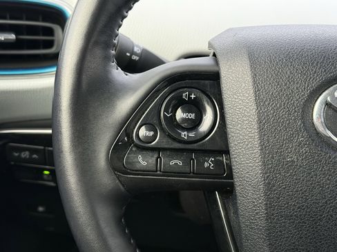 Certified 2022 Toyota Prius XLE image 25