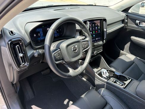 Used 2023 Volvo XC40 B4 Plus w/ Protection Package Premier FWD image 4