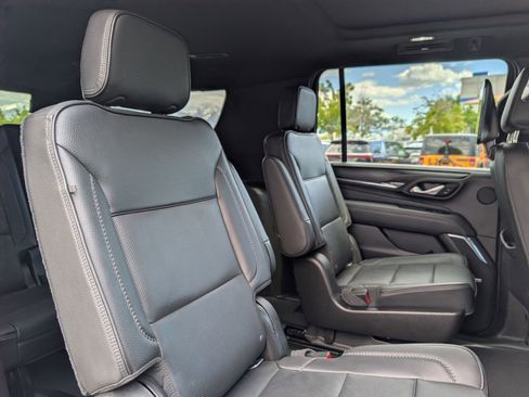 Used 2021 GMC Yukon XL Denali w/ Denali Premium Package AWD/4WD image 27