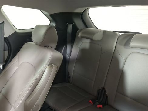 Used 2017 Hyundai Santa Fe Limited image 16