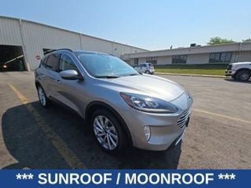 Used 2022 Ford Escape Titanium w/ Titanium Elite Package AWD/4WD image 3