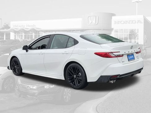 Used 2025 Toyota Camry SE FWD image 3