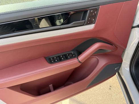 New 2026 Porsche Cayenne E-Hybrid image 21