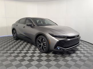 Used 2023 Toyota Crown Limited video 3