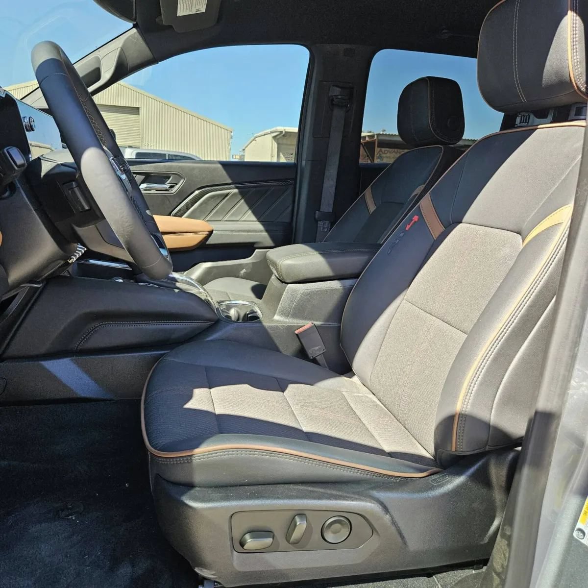 Used 2026 GMC Canyon AT4 AWD/4WD image 15