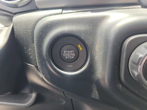 Used 2023 Jeep Gladiator Sport AWD/4WD image 34