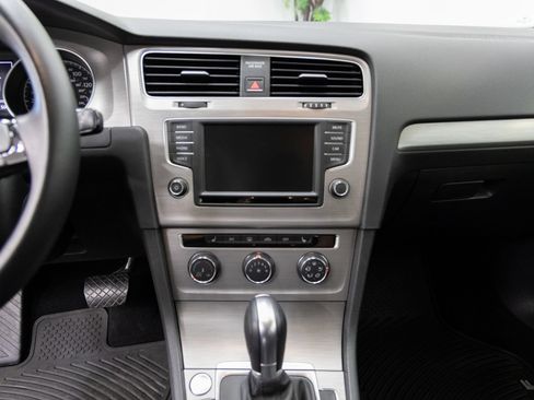 Used 2017 Volkswagen Golf S FWD image 18