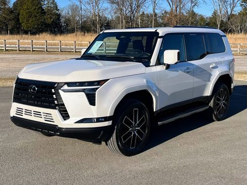 Used 2024 Lexus GX 550 w/ Accessory Package (Z1) image 2