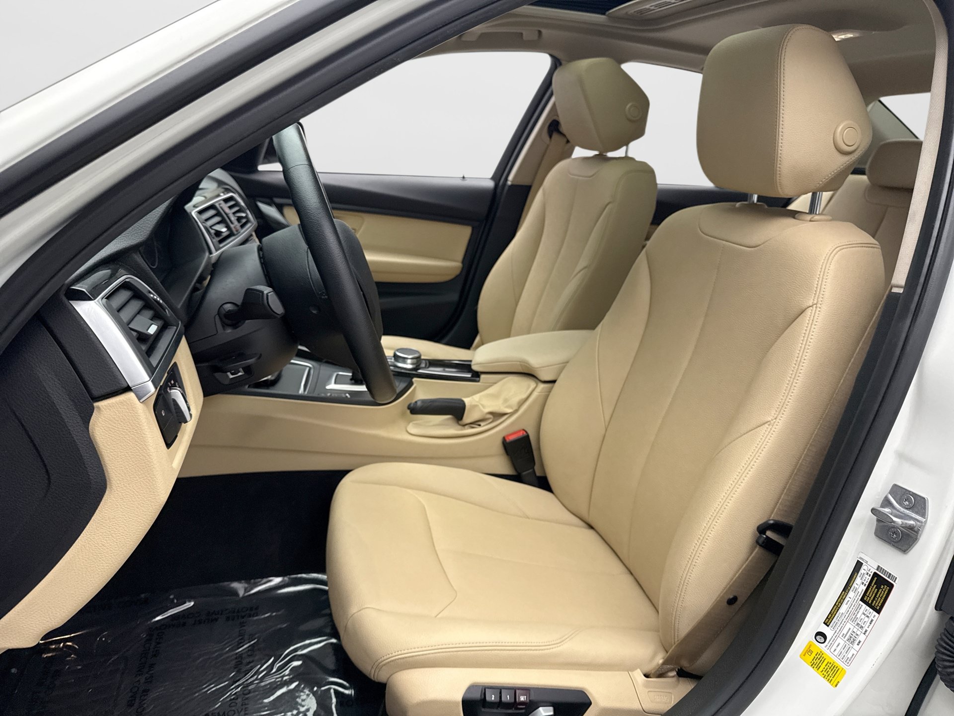 Used 2018 BMW 320i Sedan w/ Premium Package RWD image 11
