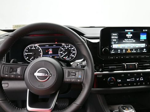 New 2025 Nissan Pathfinder SL image 13