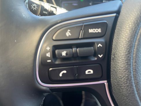 Used 2020 Kia Niro EX Premium FWD image 24
