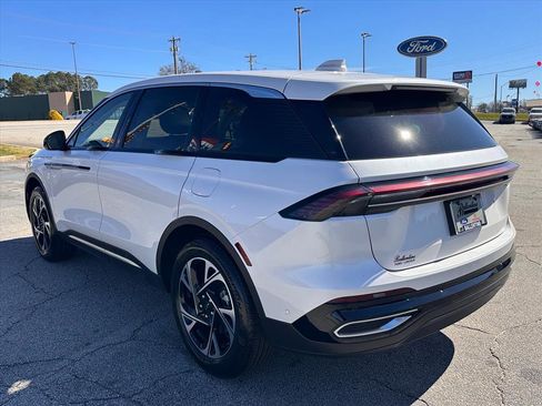 Used 2024 Lincoln Nautilus Premier w/ Equipment Group 102A image 5