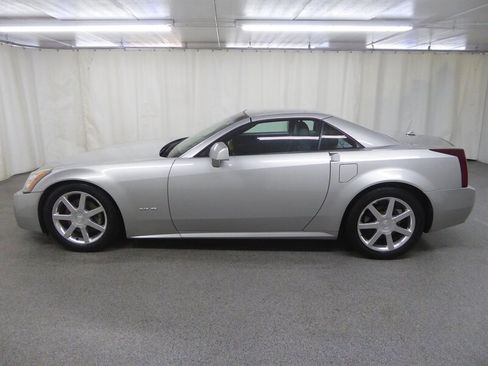Used 2004 Cadillac XLR RWD image 12