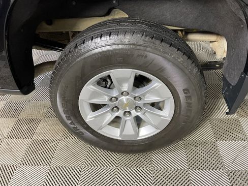 Used 2023 Chevrolet Silverado 1500 LT w/ Protection Package image 10