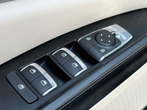 Used 2024 Kia Carnival LX FWD image 10