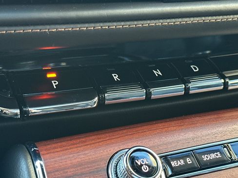 Used 2023 Lincoln Aviator Reserve w/ Equipment Group 201A image 25