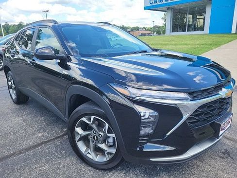 Used 2022 Chevrolet Trax LT FWD image 2