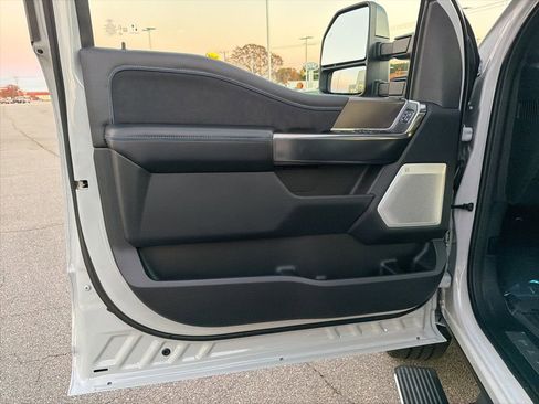 New 2026 Ford F250 Platinum w/ FX4 Off-Road Package image 14