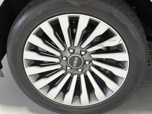 Used 2020 Lincoln Navigator L Reserve w/ Luxury Package image 3