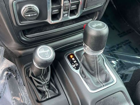 Used 2022 Jeep Wrangler Unlimited Sahara w/ Cold Weather Group AWD/4WD image 13