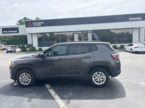 Used 2018 Jeep Compass Sport w/ Tech Group FWD image 3