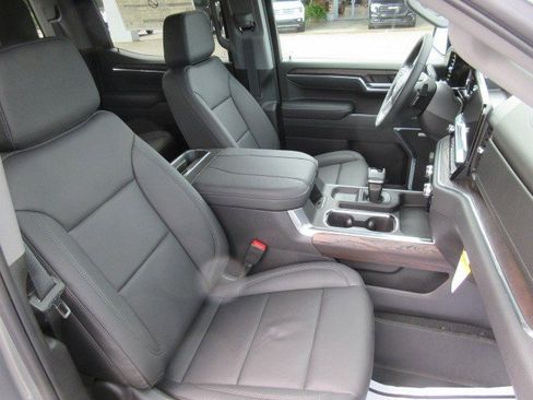 New 2025 GMC Sierra 1500 SLT image 13
