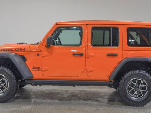 Used 2025 Jeep Wrangler Unlimited Rubicon w/ Technology Group image 8