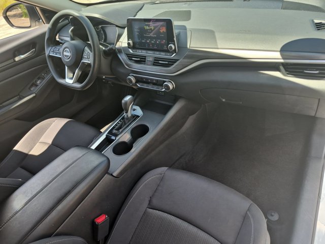 Used 2025 Nissan Altima 2.5 SV FWD image 31