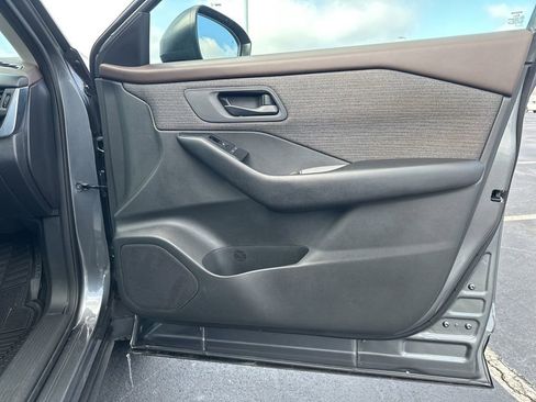 Used 2023 Nissan Rogue S image 10