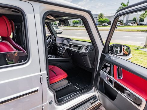Used 2024 Mercedes-Benz G 63 AMG 4MATIC image 34