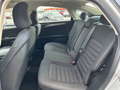 Used 2019 Ford Fusion SE image 21