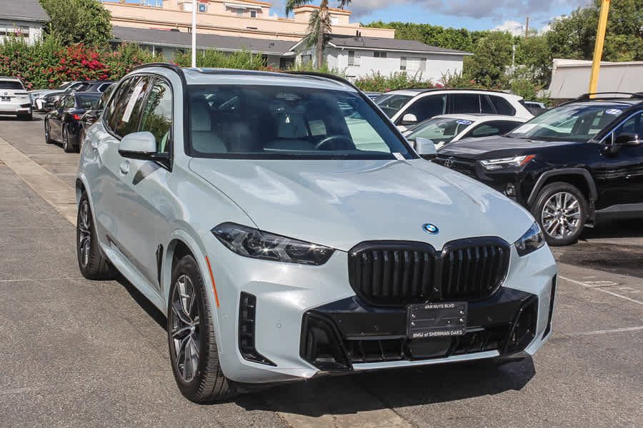 Used 2026 BMW X5 xDrive50e w/ M Sport Package AWD/4WD image 5