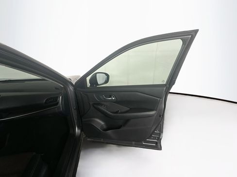 Used 2025 Nissan Rogue SV FWD image 31