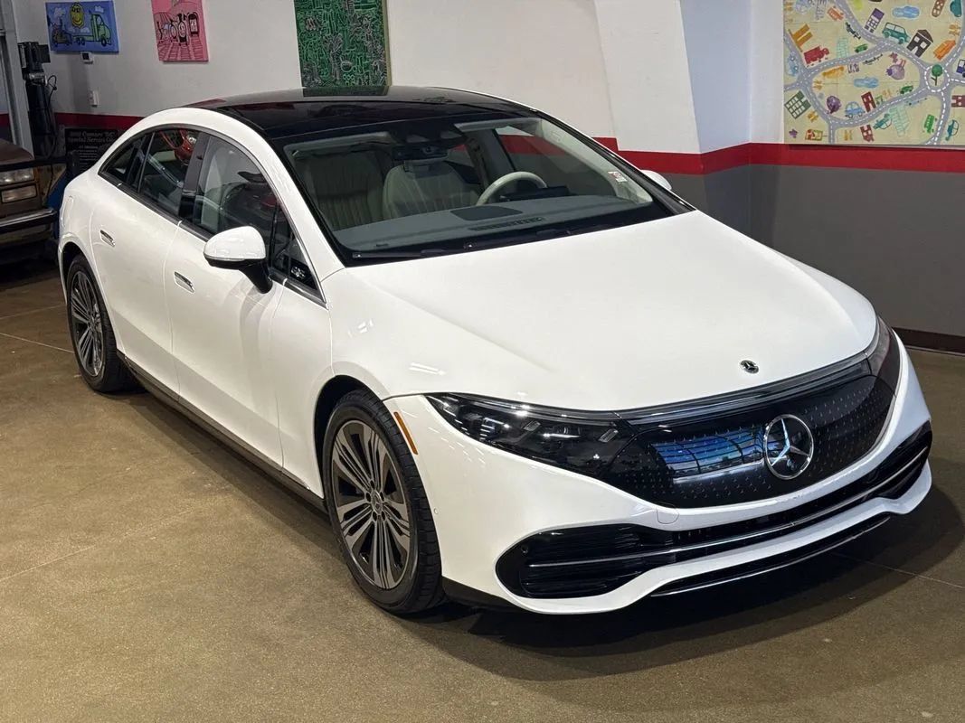 Used 2022 Mercedes-Benz EQS 450+ Sedan image 44