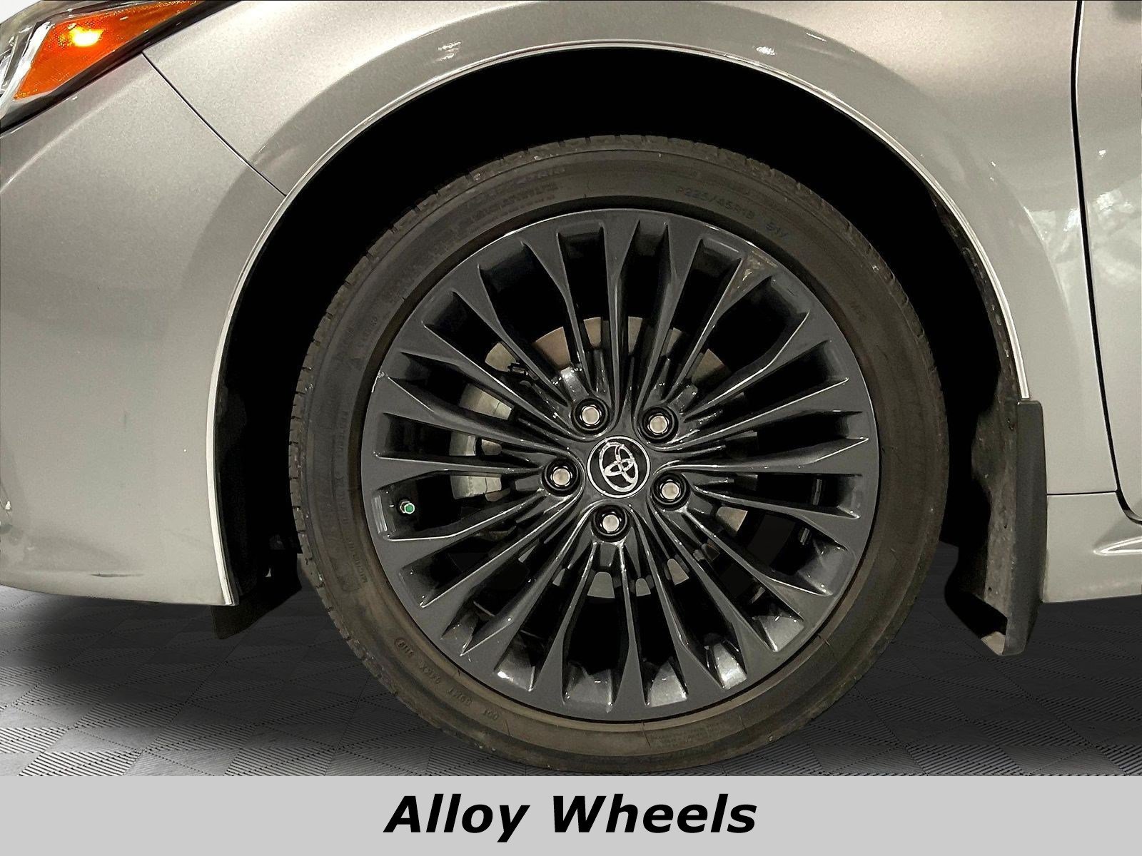 Used 2018 Toyota Avalon Touring FWD image 33