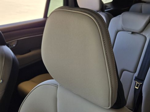 New 2026 Volvo XC90 B6 Plus w/ Protection Package Premier image 17