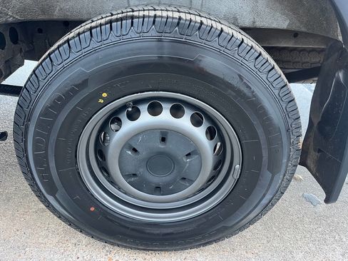 Used 2010 Freightliner Sprinter 2500 image 33