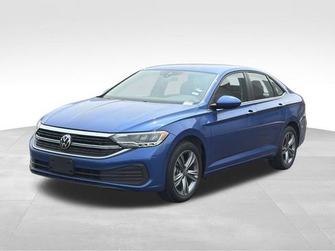 Used 2024 Volkswagen Jetta SE FWD image 3