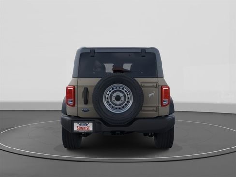 New 2025 Ford Bronco 4-Door image 5