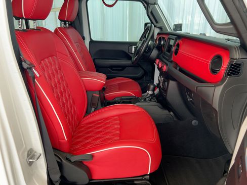 Used 2021 Jeep Wrangler Unlimited Sahara image 32