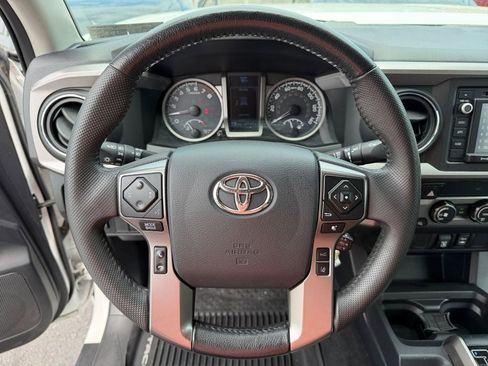 Certified 2019 Toyota Tacoma SR5 AWD/4WD image 14