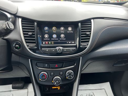Used 2019 Chevrolet Trax LT w/ LT Convenience Package FWD image 13