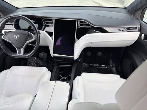 Used 2018 Tesla Model X 75D image 23