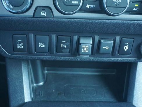 Used 2023 Toyota Tacoma TRD Off-Road image 14