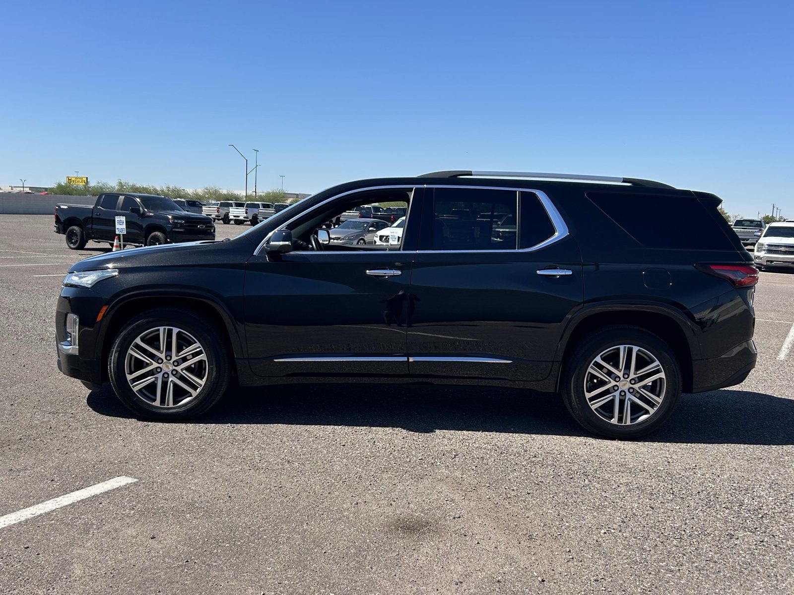 Used 2023 Chevrolet Traverse High Country AWD/4WD image 2