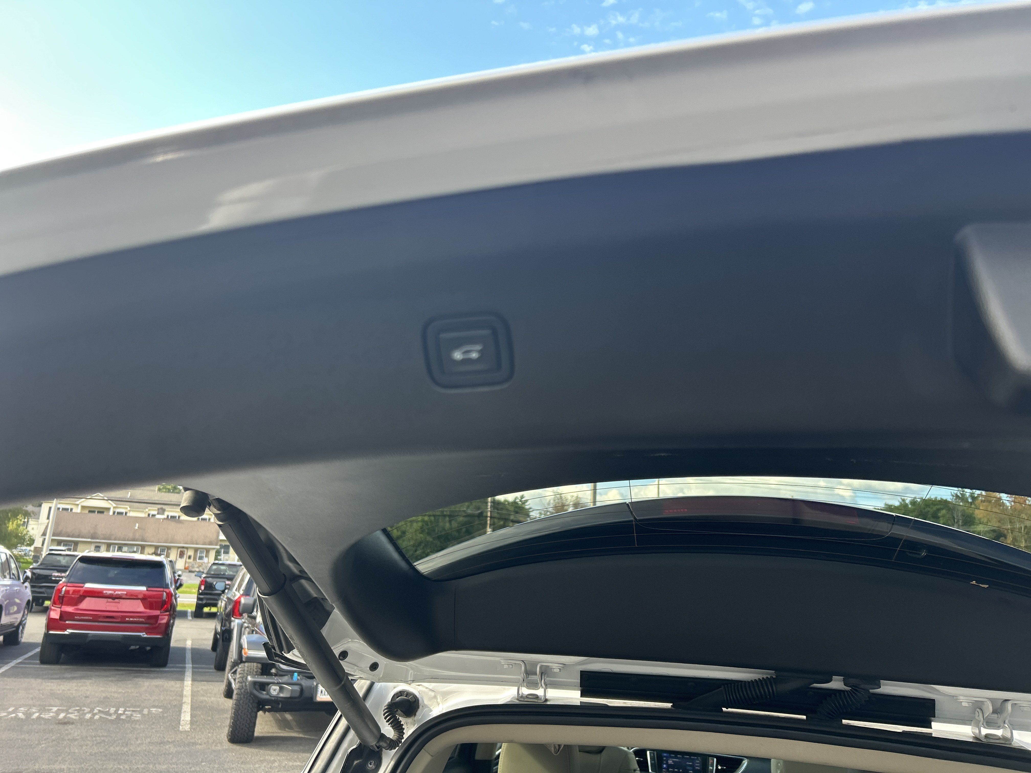 Used 2020 Buick Enclave Premium w/ Sun and Sites Package AWD/4WD image 11