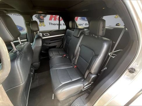 Used 2017 Ford Explorer XLT w/ Equipment Group 202A AWD/4WD image 23